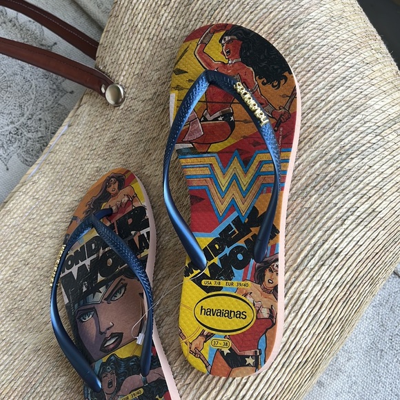 NWT Wonder Woman havaianas flip flops - Picture 3 of 4